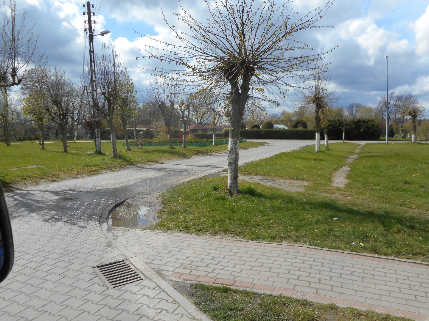 Zdjęcie do projektu Modernizacja drogi osiedlowej i dojazdu do szkoły - dz. nr 86/20 Trzygł&oacute;w